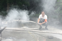 消防總指揮講解水帶、水槍的使用