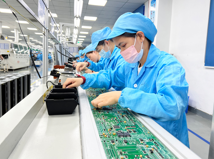 SMT加工廠DIP插件作業(yè)